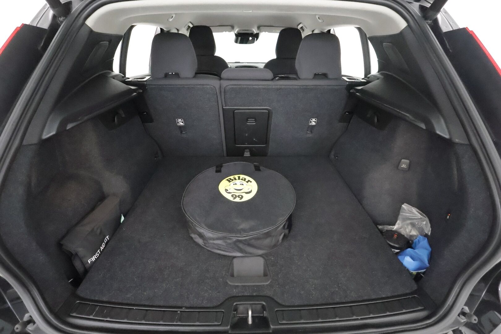 Volvo XC40 2021 T4 TwE Business Inscription Expression aut - 1OM Suomiauto / Adapt.Vakkari / Vetokoukku / Webasto / Peruutuskamera / Muistipenkki / Ratinlämmitys / Huippuvarusteet!