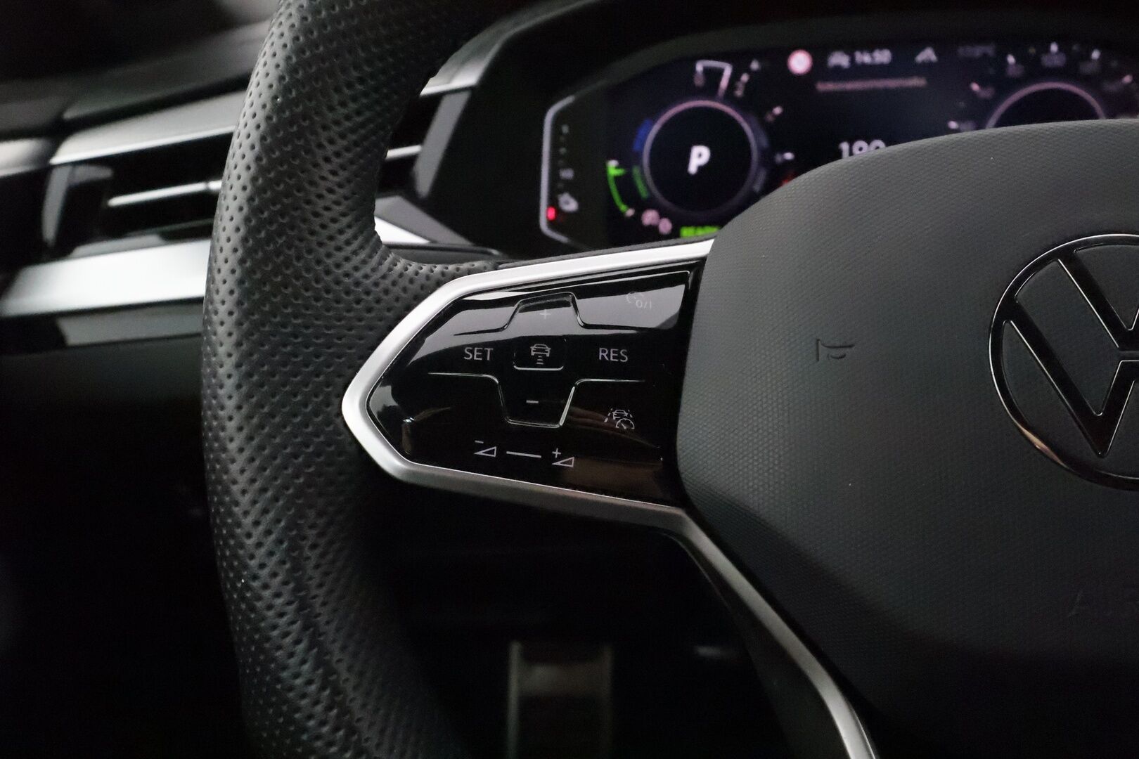 Volkswagen Arteon 2021 Shooting Brake R-Line eHybrid 160 kW DSG-automaatti **Webasto / Adapt.Vakkari / P.Kamera / Apple&Android / Sähköluukku** - 1.Om Suomi-auto 