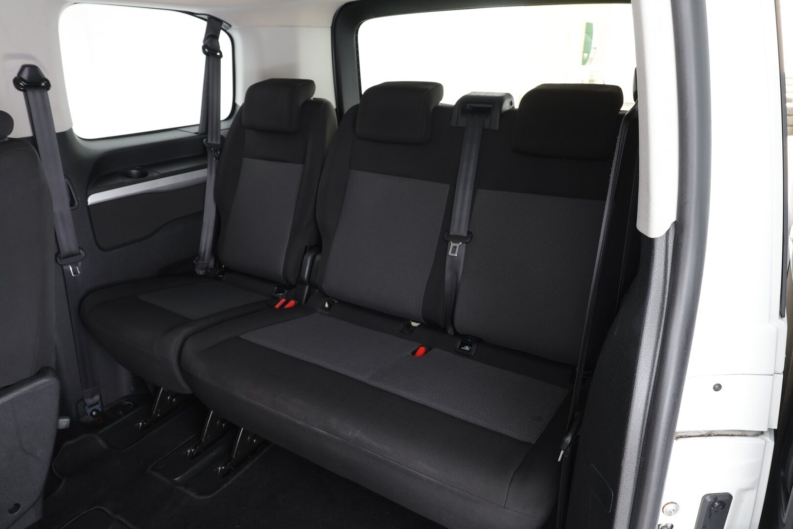 Opel Zafira-e 2021 Life M Comfort 136 automaatti 75 9-P * Vakkari / P.kamera / Kaistavahti / Katvevarotin / Apple&Android / Keyless / 2x Renkaat * - 1.Om Suomi-auto / ALV - HULLUT AVAJAISHULINAT KORKOTARJOUS 3,29 %