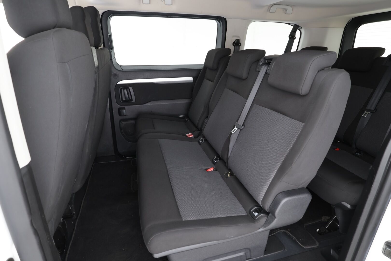 Opel Zafira-e 2021 Life M Comfort 136 automaatti 75 9-P * Vakkari / P.kamera / Kaistavahti / Katvevarotin / Apple&Android / Keyless / 2x Renkaat * - 1.Om Suomi-auto / ALV - HULLUT AVAJAISHULINAT KORKOTARJOUS 3,29 %