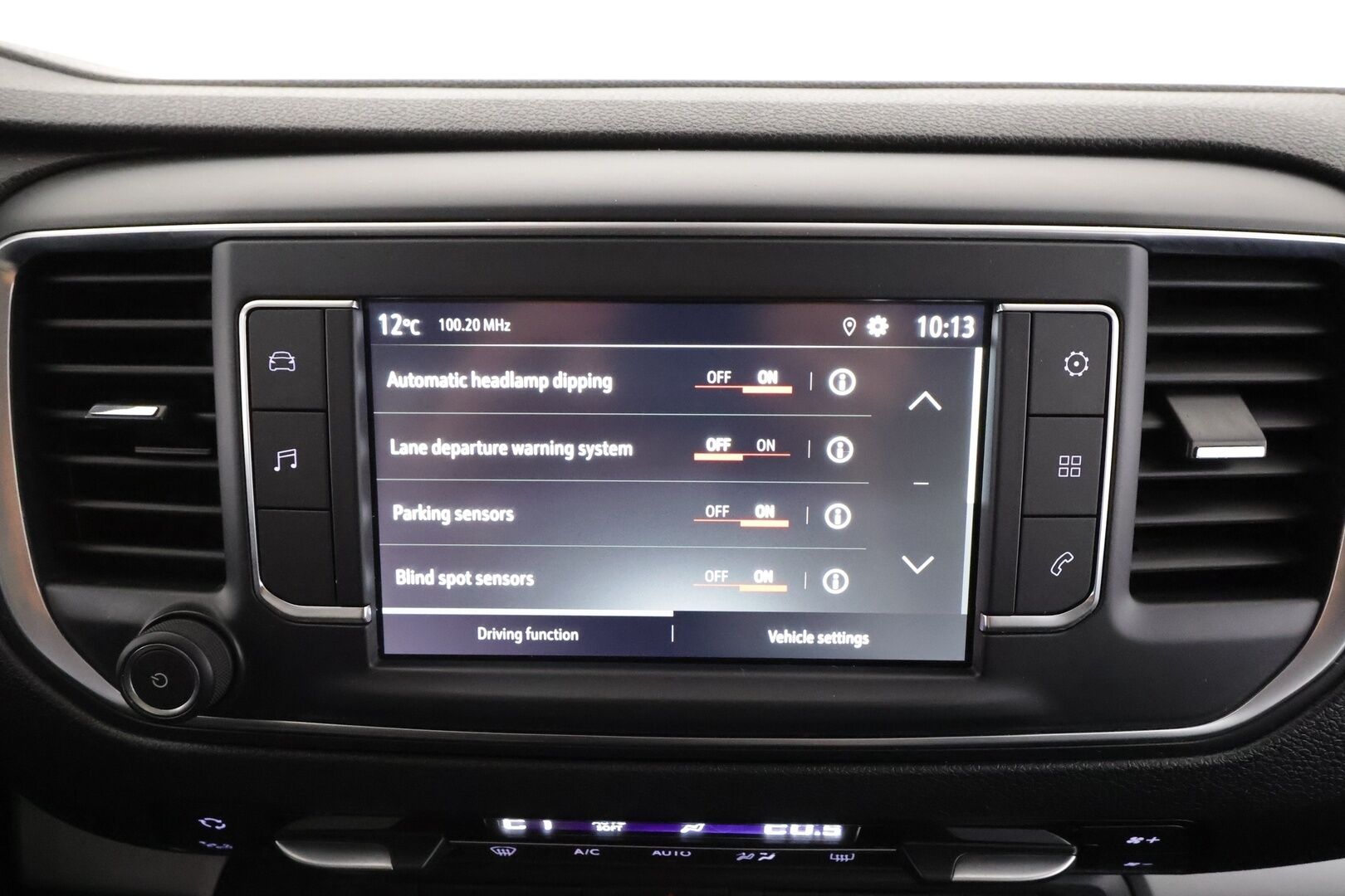 Opel Zafira-e 2021 Life M Comfort 136 automaatti 75 9-P * Vakkari / P.kamera / Kaistavahti / Katvevarotin / Apple&Android / Keyless / 2x Renkaat * - 1.Om Suomi-auto / ALV - HULLUT AVAJAISHULINAT KORKOTARJOUS 3,29 %