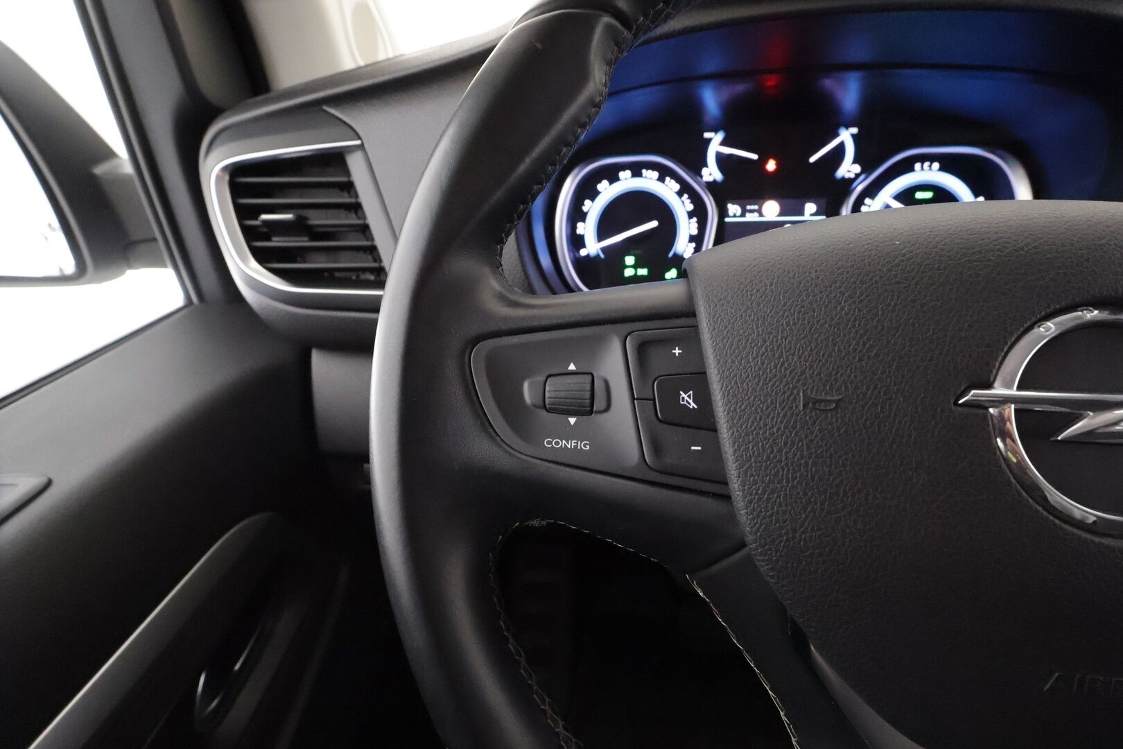 Opel Zafira-e 2021 Life M Comfort 136 automaatti 75 9-P * Vakkari / P.kamera / Kaistavahti / Katvevarotin / Apple&Android / Keyless / 2x Renkaat * - 1.Om Suomi-auto / ALV - HULLUT AVAJAISHULINAT KORKOTARJOUS 3,29 %