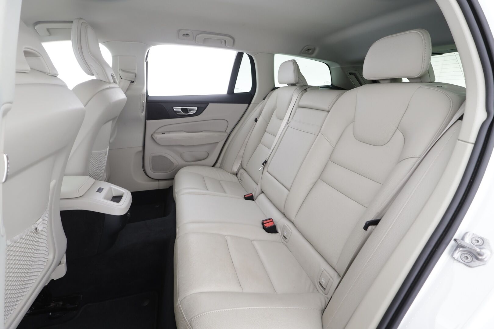 Volvo V60 2021 B3 MHEV Business aut - | ACC | Webasto | Full-LED | Muistipenkki | P.Kamera | Nahat | Keyless | Apple&Android | 1.Om Suomi-auto | Kahdet Renkaat |
