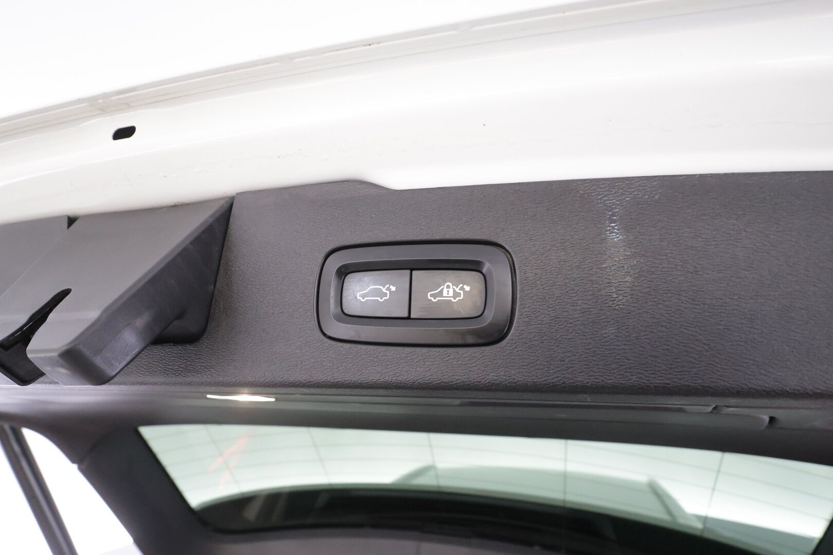 Volvo V60 2021 B3 MHEV Business aut - | ACC | Webasto | Full-LED | Muistipenkki | P.Kamera | Nahat | Keyless | Apple&Android | 1.Om Suomi-auto | Kahdet Renkaat |