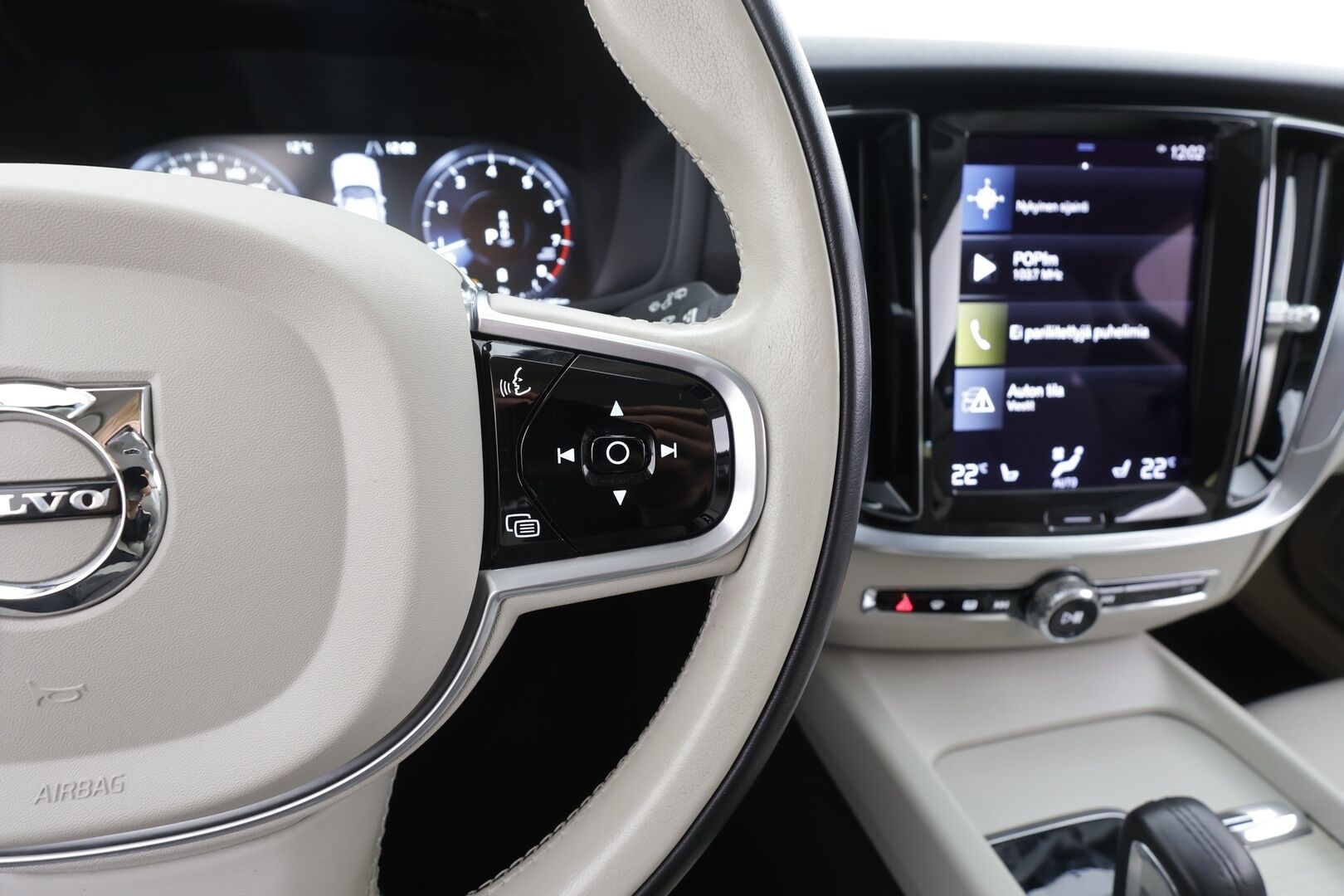 Volvo V60 2021 B3 MHEV Business aut - | ACC | Webasto | Full-LED | Muistipenkki | P.Kamera | Nahat | Keyless | Apple&Android | 1.Om Suomi-auto | Kahdet Renkaat |
