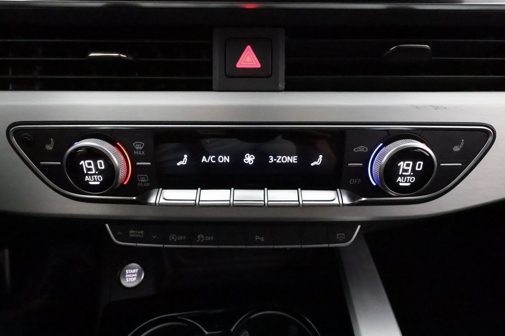Audi A4 2021 Avant Business Advanced 45 TFSI 180 kW MHEV quattro S tronic **B&O / Koukku / Webasto / Adapt.vakkari / P.kamera** - 3,99 % KORKOTARJOUS TÄHÄN AUTOON - 1-om. Suomi-auto / S Line -sisäpaketti / Matrix LED / Apple&Android / Digimittaristo