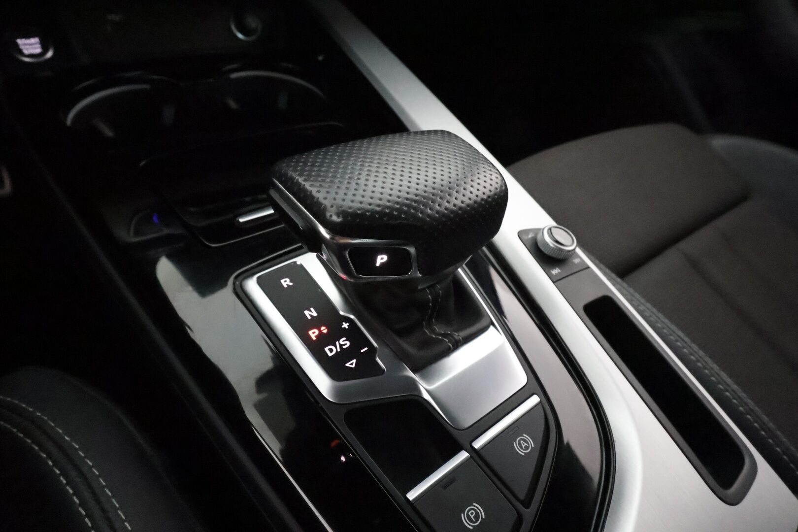Audi A4 2021 Avant Business Advanced 45 TFSI 180 kW MHEV quattro S tronic - 3,99 % KORKOTARJOUS TÄHÄN AUTOON - 1Om Suomiauto / Digimittaristo / Bang&Olufsen / S-Line Sisäpaketti / Matrix LED / Webasto / Adapt.Vakkari / P-Kamera / Koukku / Supervarusteet!
