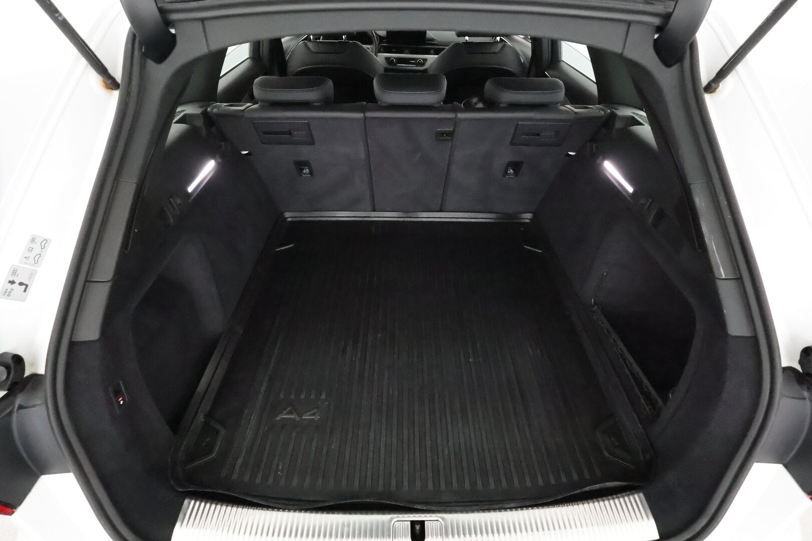 Audi A4 2021 Avant Business Advanced 45 TFSI 180 kW MHEV quattro S tronic **B&O / Koukku / Webasto / Adapt.vakkari / P.kamera** - 3,99 % KORKOTARJOUS TÄHÄN AUTOON - 1-om. Suomi-auto / S Line -sisäpaketti / Matrix LED / Apple&Android / Digimittaristo