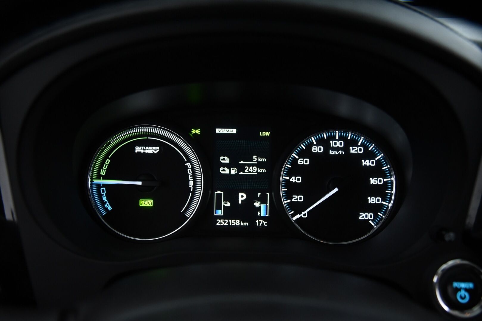 Mitsubishi OUTLANDER PHEV 2016 Instyle Navi 4WD 5P / ACC / Rockford / Ratinlämmitys /  Kattoikkuna / Sähkösäädöt / - Hyvällä huoltohistorialla! / Tulossa myyntiin! 