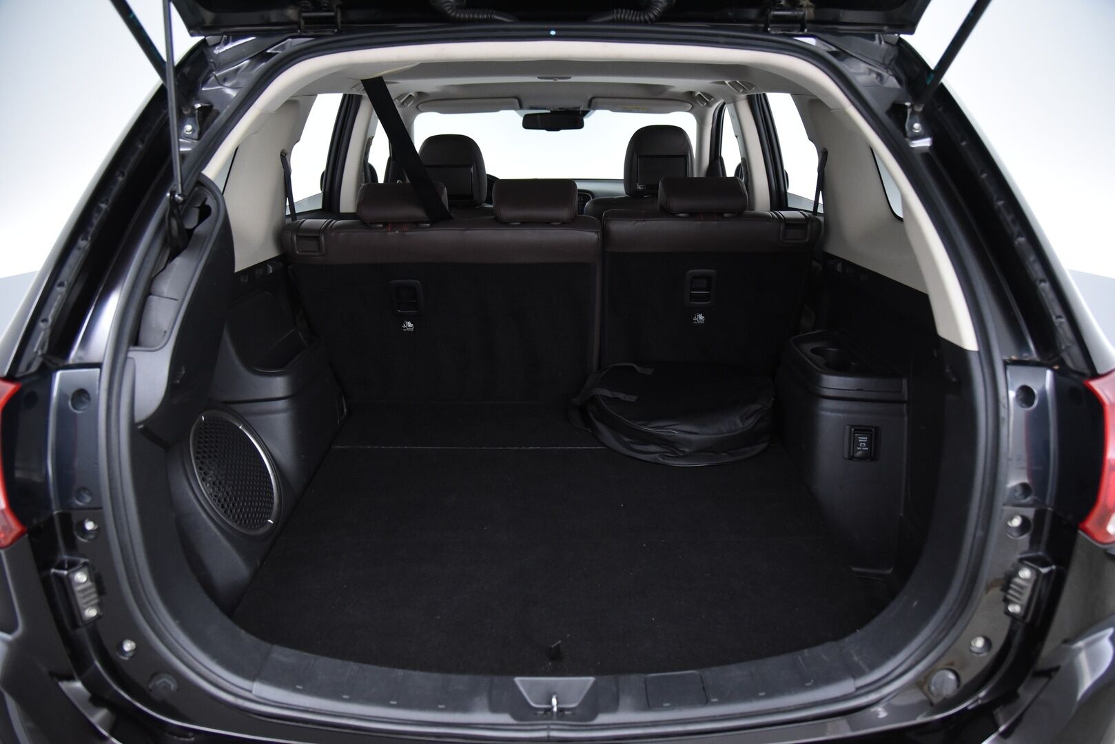 Mitsubishi OUTLANDER PHEV 2016 Instyle Navi 4WD 5P / ACC / Rockford / Ratinlämmitys /  Kattoikkuna / Sähkösäädöt / - Hyvällä huoltohistorialla! / Tulossa myyntiin! 