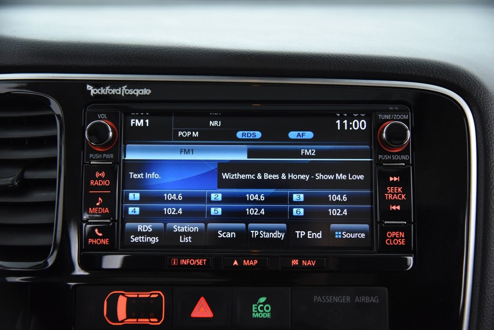Mitsubishi OUTLANDER PHEV 2016 Instyle Navi 4WD 5P / ACC / Rockford / Ratinlämmitys /  Kattoikkuna / Sähkösäädöt / - Hyvällä huoltohistorialla! / Tulossa myyntiin! 