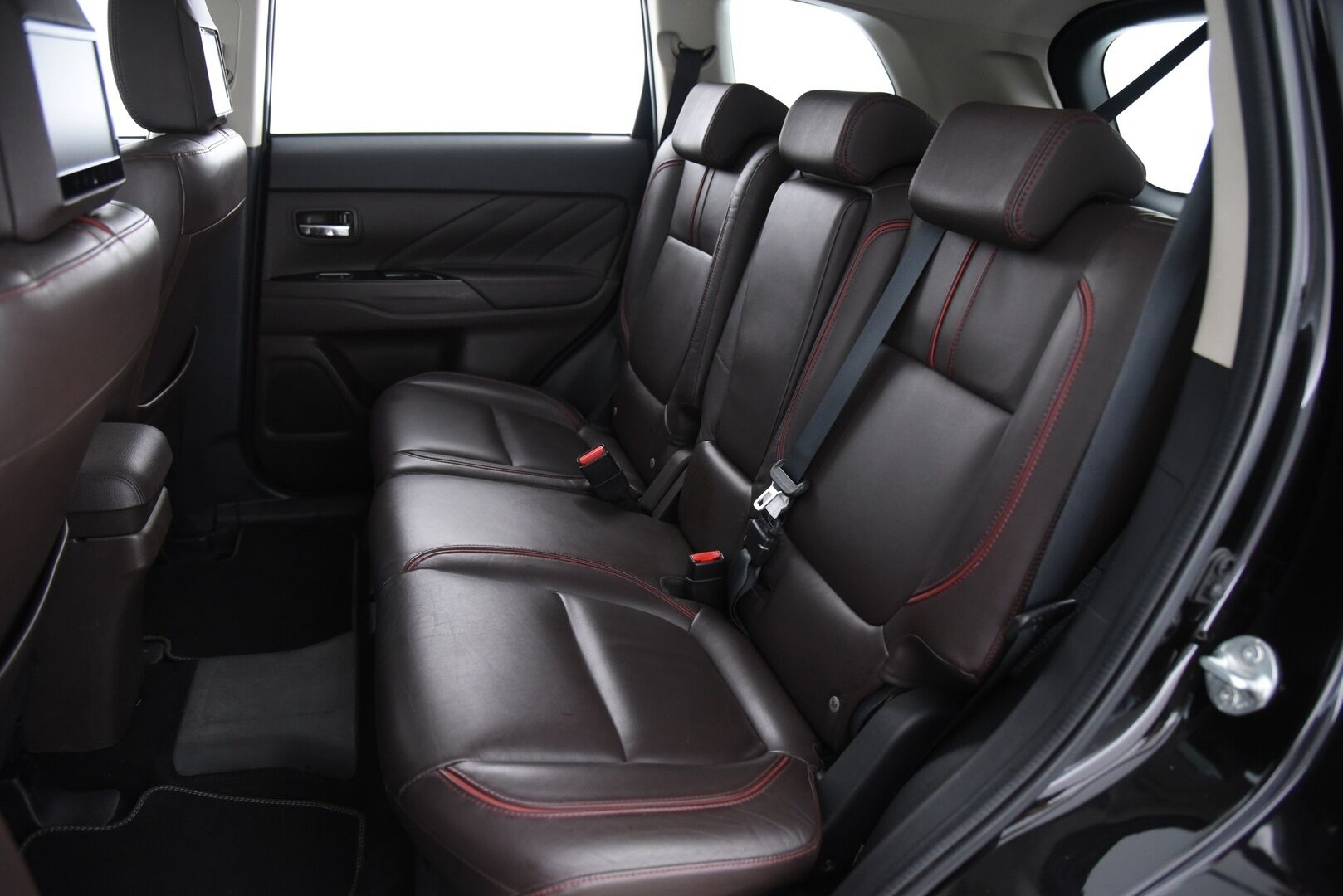Mitsubishi OUTLANDER PHEV 2016 Instyle Navi 4WD 5P / ACC / Rockford / Ratinlämmitys /  Kattoikkuna / Sähkösäädöt / - Hyvällä huoltohistorialla! / Tulossa myyntiin! 