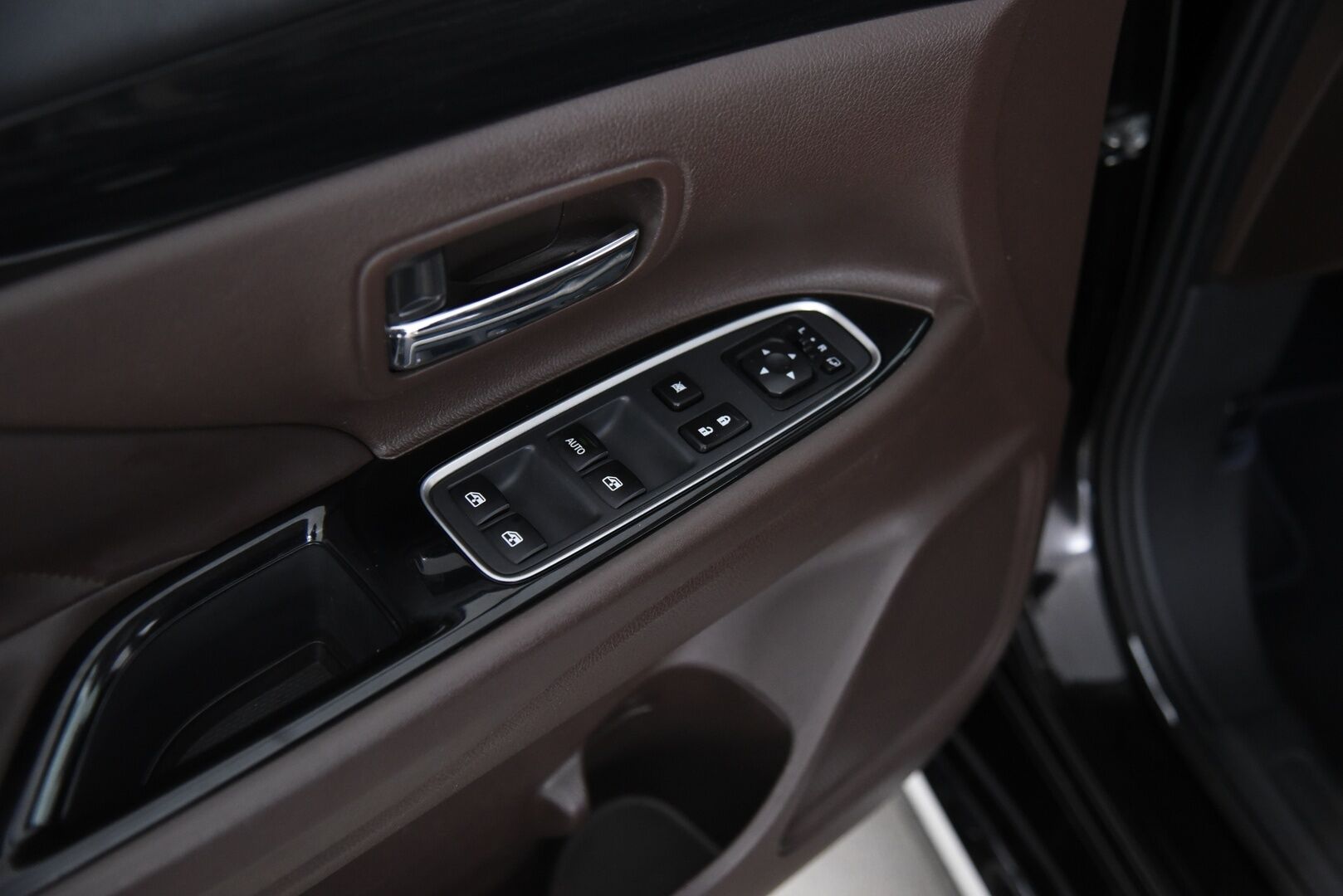 Mitsubishi OUTLANDER PHEV 2016 Instyle Navi 4WD 5P / ACC / Rockford / Ratinlämmitys /  Kattoikkuna / Sähkösäädöt / - Hyvällä huoltohistorialla! / Tulossa myyntiin! 