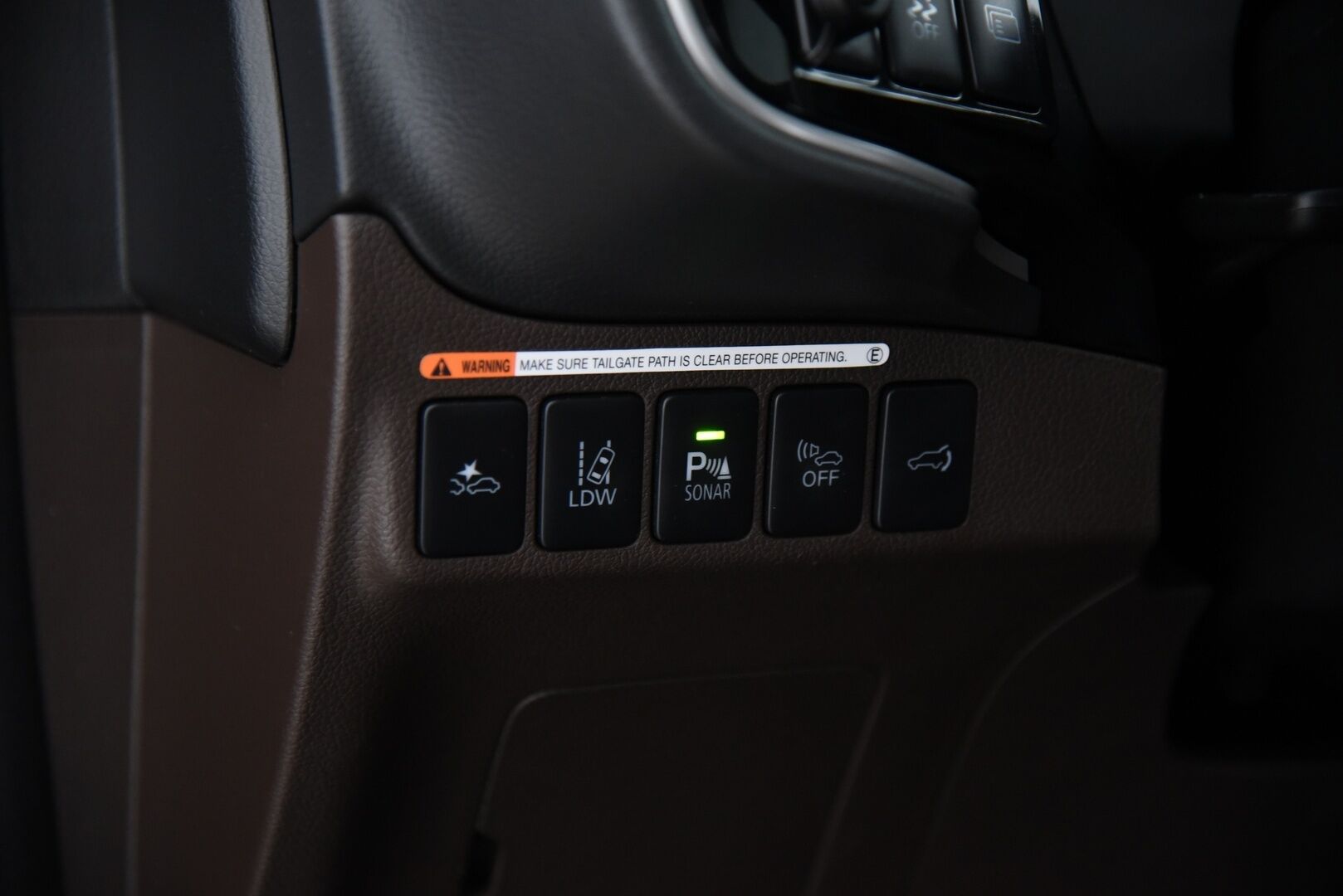 Mitsubishi OUTLANDER PHEV 2016 Instyle Navi 4WD 5P / ACC / Rockford / Ratinlämmitys /  Kattoikkuna / Sähkösäädöt / - Hyvällä huoltohistorialla! / Tulossa myyntiin! 