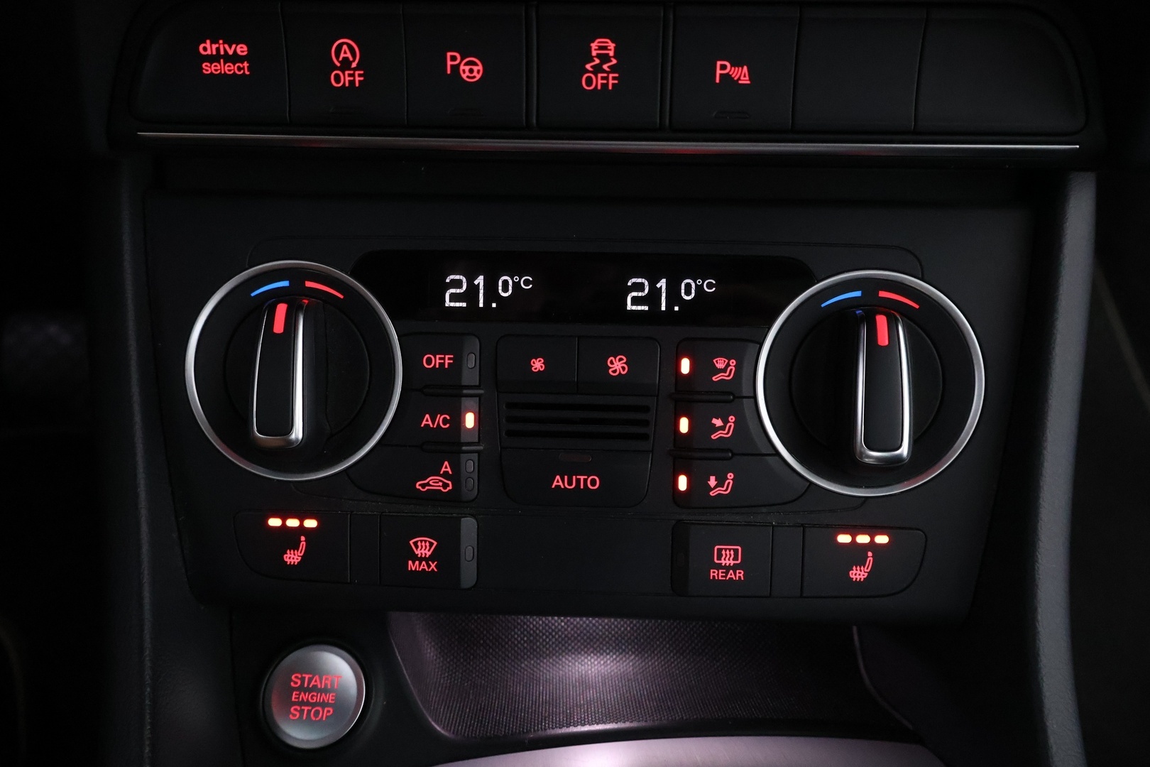 Audi Q3 2015 Land of quattro Edition Plus 2,0 TFSI 162 kW quattro S tronic S Line - Bose | Panoraama | Nahka-Alcantara | Peruutuskamera | BLIS | Navi | Adapt.LED | Lohko&Sisäpistoke | Huippuvarusteet!