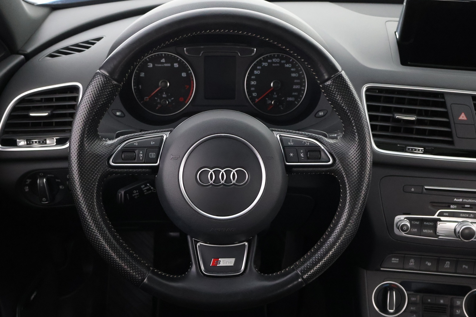 Audi Q3 2015 Land of quattro Edition Plus 2,0 TFSI 162 kW quattro S tronic S Line - Bose | Panoraama | Nahka-Alcantara | Peruutuskamera | BLIS | Navi | Adapt.LED | Lohko&Sisäpistoke | Huippuvarusteet!