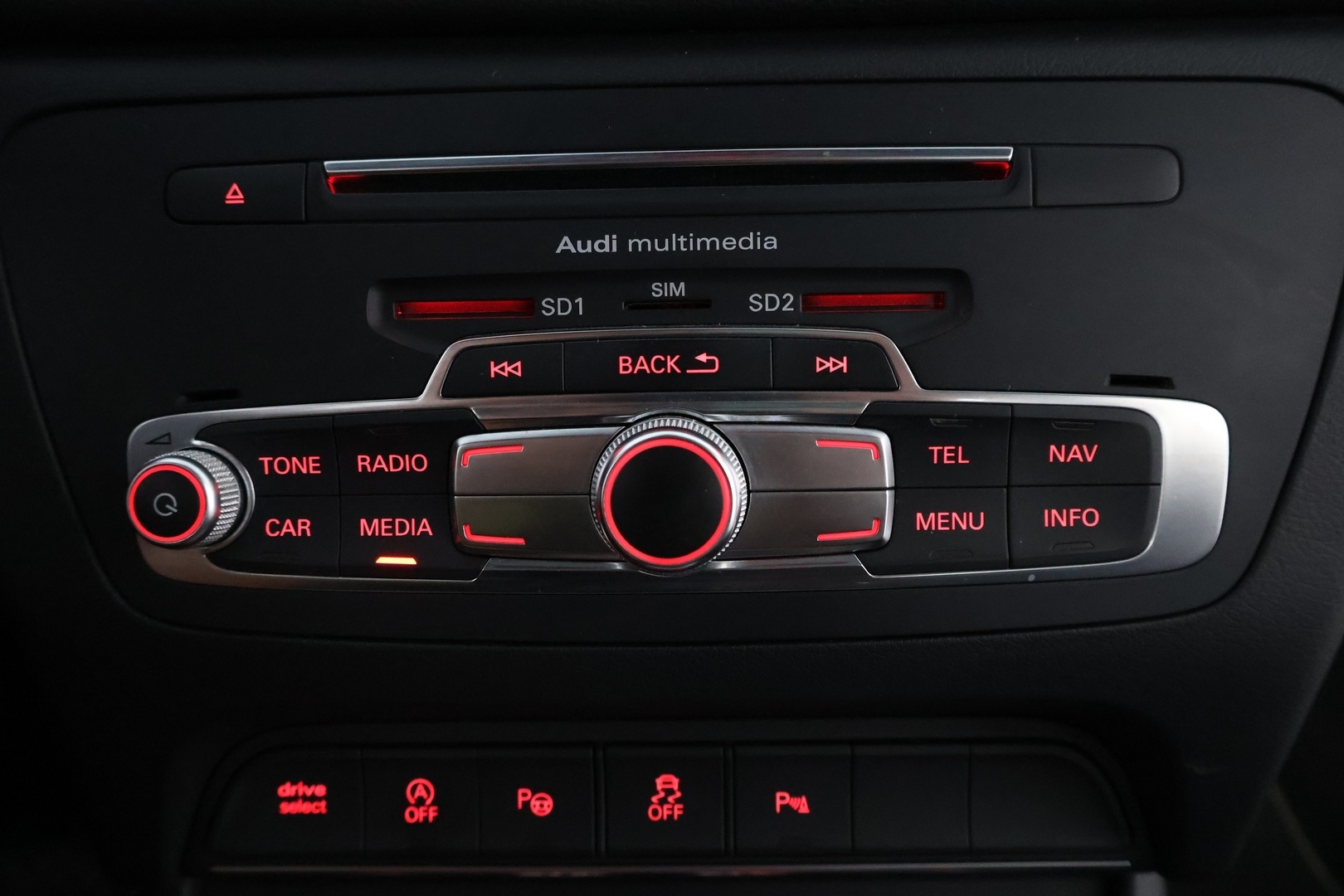 Audi Q3 2015 Land of quattro Edition Plus 2,0 TFSI 162 kW quattro S tronic S Line - Bose | Panoraama | Nahka-Alcantara | Peruutuskamera | BLIS | Navi | Adapt.LED | Lohko&Sisäpistoke | Huippuvarusteet!