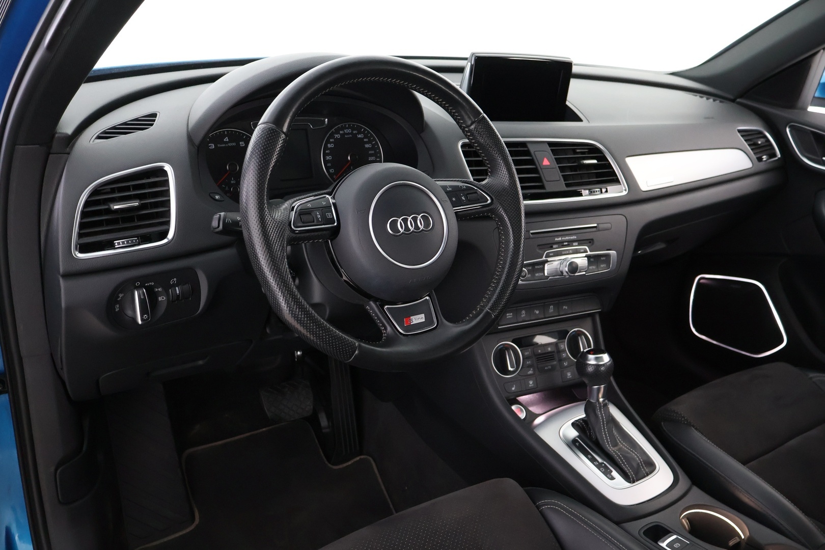 Audi Q3 2015 Land of quattro Edition Plus 2,0 TFSI 162 kW quattro S tronic S Line - Bose | Panoraama | Nahka-Alcantara | Peruutuskamera | BLIS | Navi | Adapt.LED | Lohko&Sisäpistoke | Huippuvarusteet!