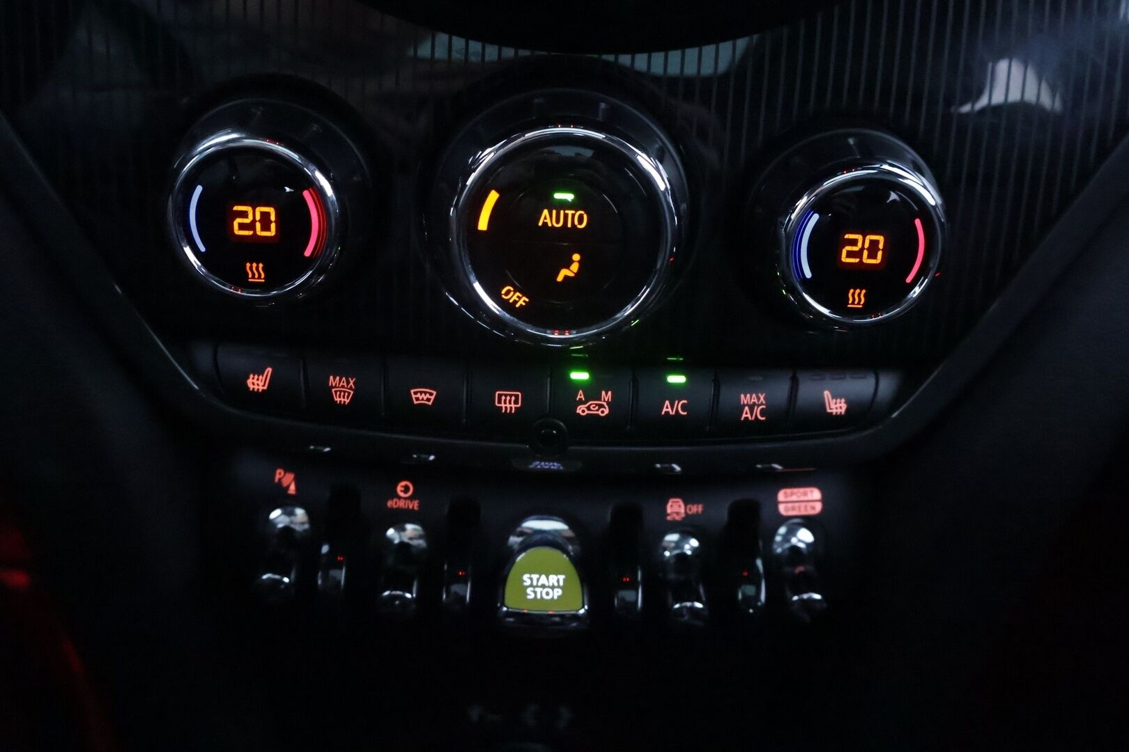 Mini Countryman 2018 Cooper SE ALL4 Plug-In Aut.** Panorama / H&K / Adapt.vakkari / P.kamera / Sporttinahat / Comfort access