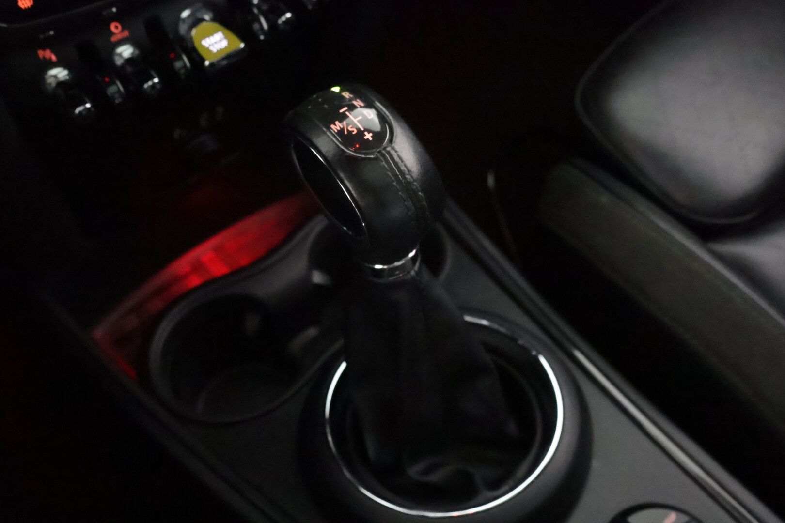 Mini Countryman 2018 Cooper SE ALL4 Plug-In Aut.** Panorama / H&K / Adapt.vakkari / P.kamera / Sporttinahat / Comfort access