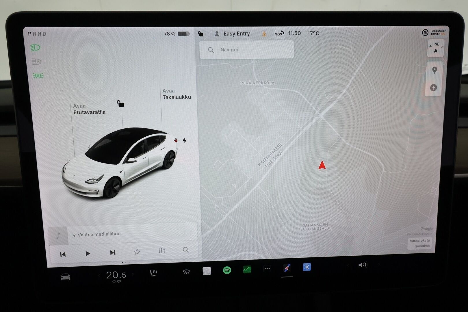 Tesla Model 3 2021 Standard Range Plus **Lasikatto / Lämpöpumppu / Koukku / Adapt.Vakkari / Matrix-LED / P.kamera / Muistipenkki / Navi** - 1-om Suomi-auto / 2x Latauskaapelit / Kahdet Renkaat