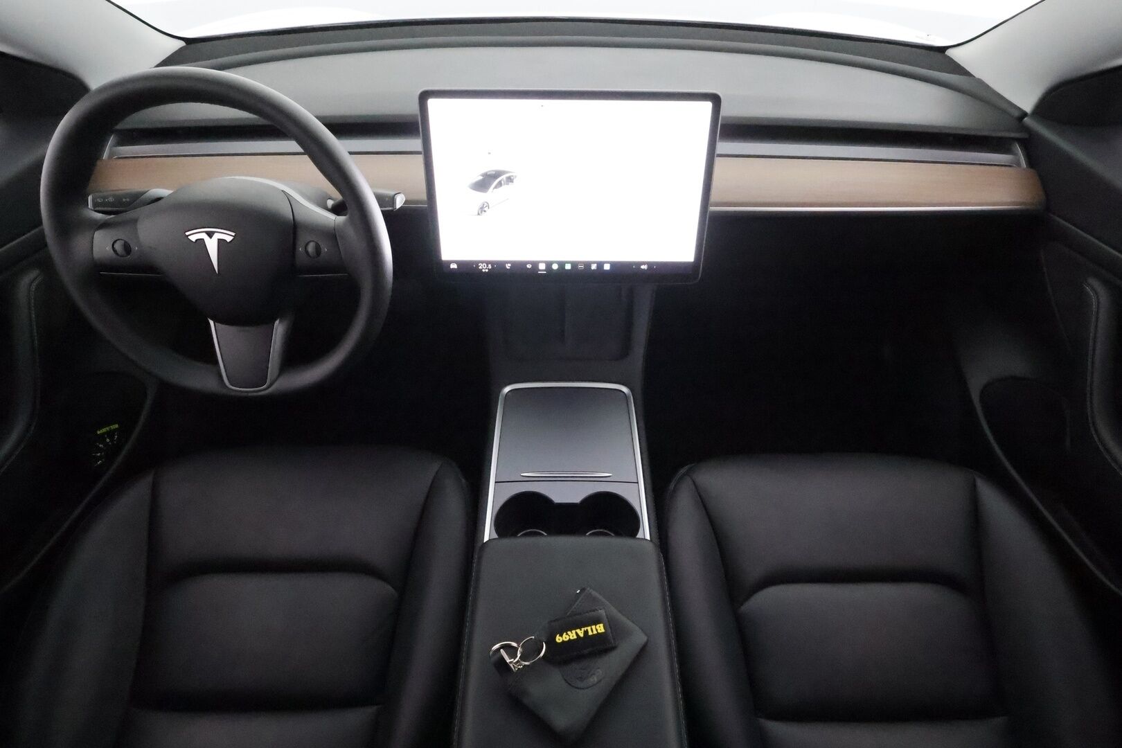 Tesla Model 3 2021 Standard Range Plus **Lasikatto / Lämpöpumppu / Koukku / Adapt.Vakkari / Matrix-LED / P.kamera / Muistipenkki / Navi** - 1-om Suomi-auto / 2x Latauskaapelit / Kahdet Renkaat