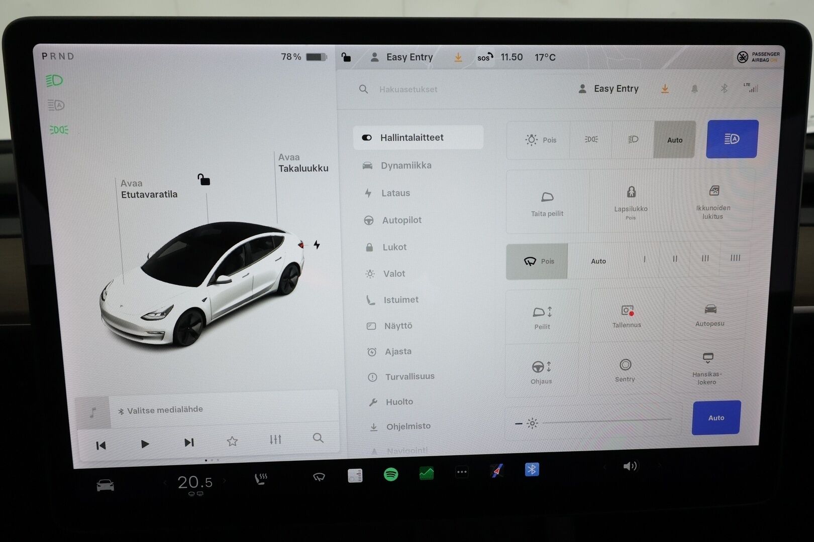 Tesla Model 3 2021 Standard Range Plus **Lasikatto / Lämpöpumppu / Koukku / Adapt.Vakkari / Matrix-LED / P.kamera / Muistipenkki / Navi** - 1-om Suomi-auto / 2x Latauskaapelit / Kahdet Renkaat