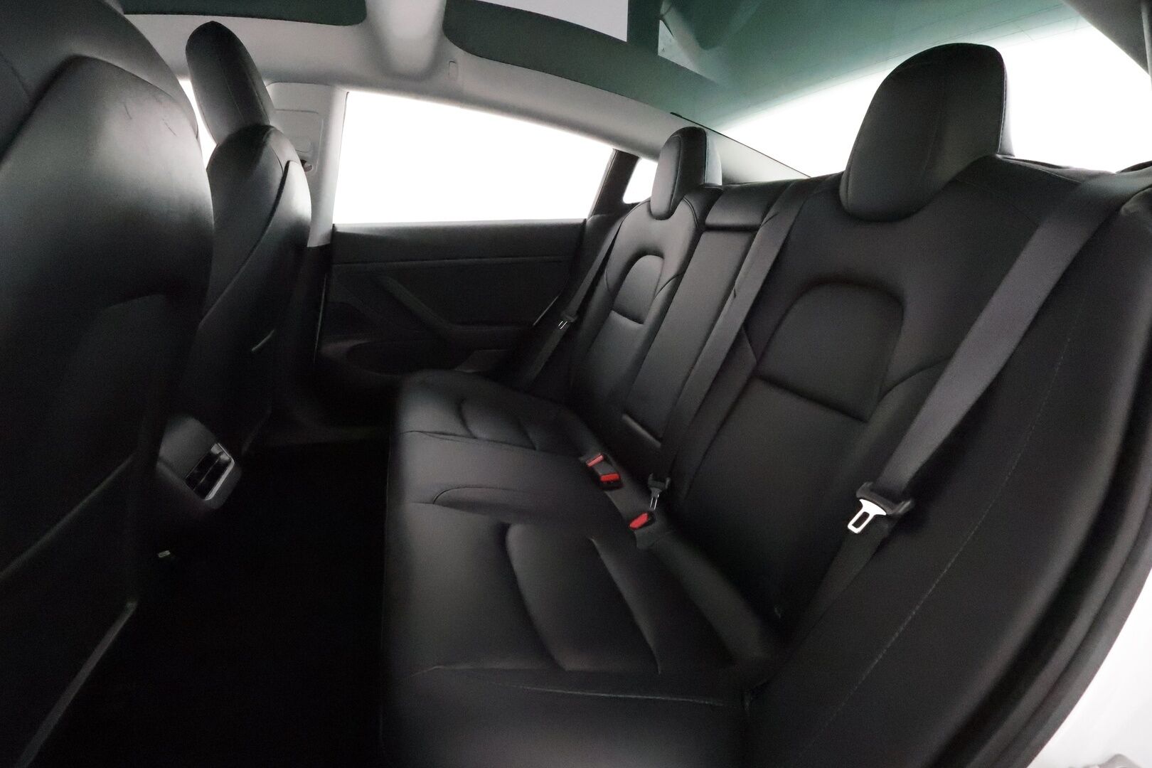 Tesla Model 3 2021 Standard Range Plus **Lasikatto / Lämpöpumppu / Koukku / Adapt.Vakkari / Matrix-LED / P.kamera / Muistipenkki / Navi** - 1-om Suomi-auto / 2x Latauskaapelit / Kahdet Renkaat