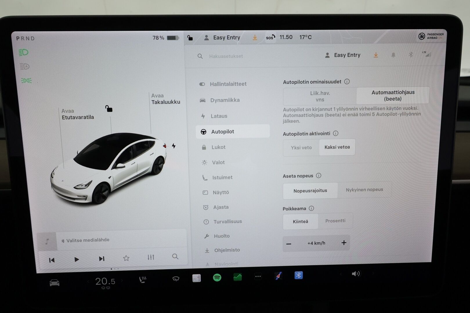 Tesla Model 3 2021 Standard Range Plus **Lasikatto / Lämpöpumppu / Koukku / Adapt.Vakkari / Matrix-LED / P.kamera / Muistipenkki / Navi** - 1-om Suomi-auto / 2x Latauskaapelit / Kahdet Renkaat