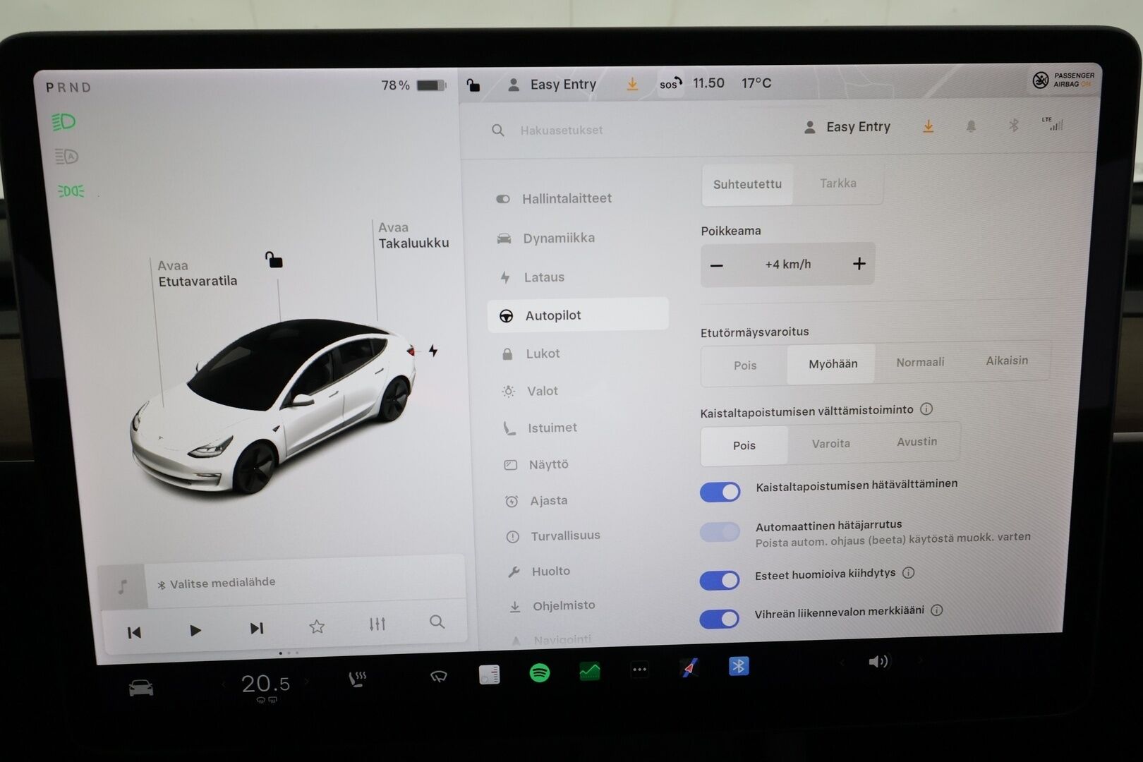 Tesla Model 3 2021 Standard Range Plus **Lasikatto / Lämpöpumppu / Koukku / Adapt.Vakkari / Matrix-LED / P.kamera / Muistipenkki / Navi** - 1-om Suomi-auto / 2x Latauskaapelit / Kahdet Renkaat