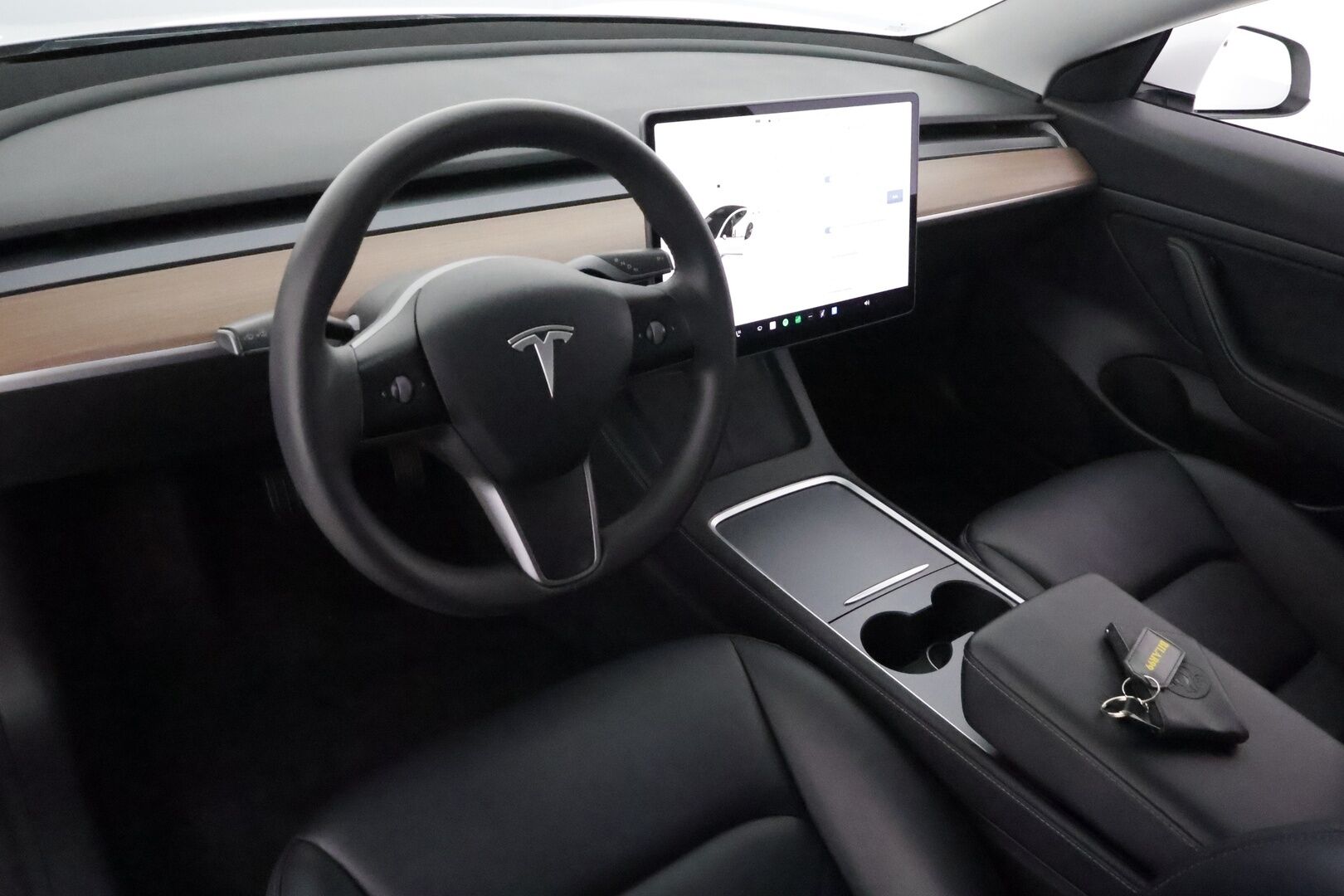Tesla Model 3 2021 Standard Range Plus **Lasikatto / Lämpöpumppu / Koukku / Adapt.Vakkari / Matrix-LED / P.kamera / Muistipenkki / Navi** - 1-om Suomi-auto / 2x Latauskaapelit / Kahdet Renkaat