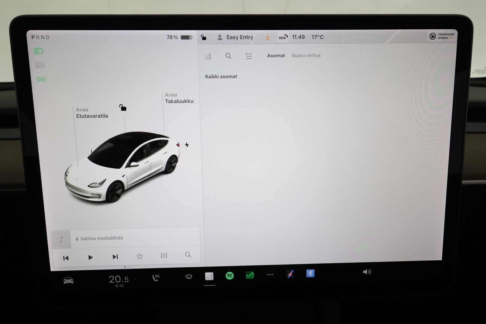 Tesla Model 3 2021 Standard Range Plus **Lasikatto / Lämpöpumppu / Koukku / Adapt.Vakkari / Matrix-LED / P.kamera / Muistipenkki / Navi** - 1-om Suomi-auto / 2x Latauskaapelit / Kahdet Renkaat