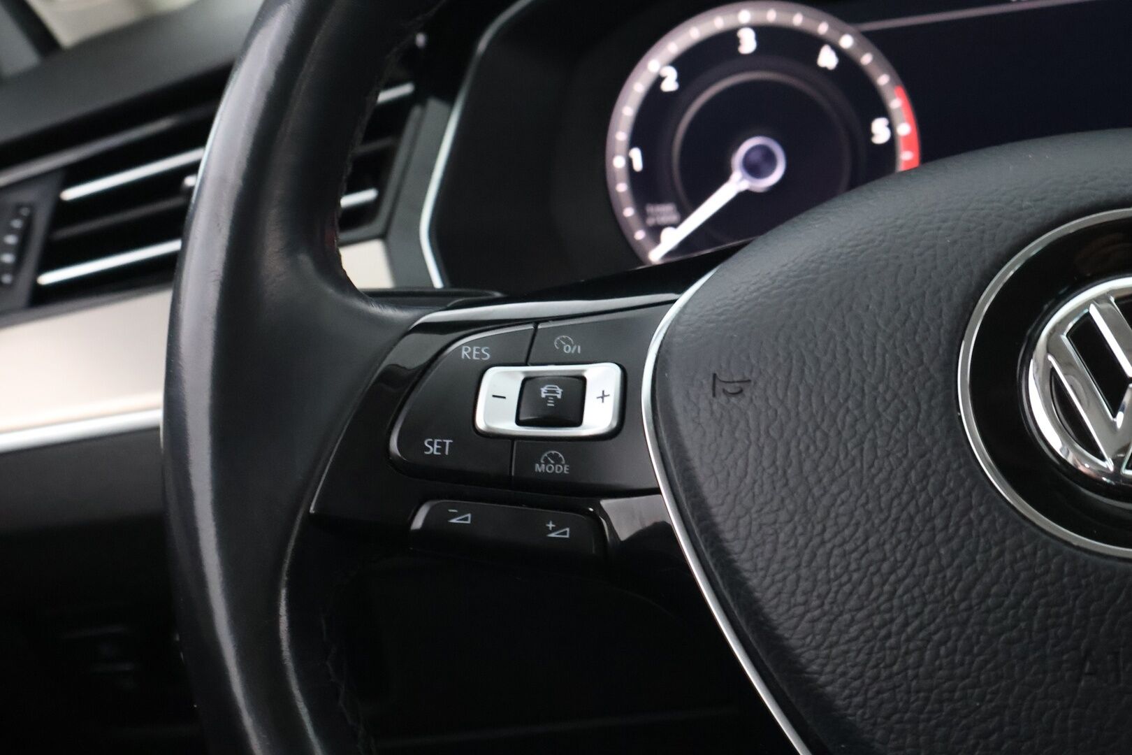 Volkswagen Passat 2017 Variant Alltrack 2,0 TDI 140 kW (190 hv) 4MOTION DSG-automaatti * Webasto / Adapt.Vakkari / Koukku / Nahkasisusta / Peruutuskamera - Matrix LED / Jakopää tehty / Juuri tullut Tampereelle! - HULLU BLACKWEEK KORKOTARJOUS 2,49%