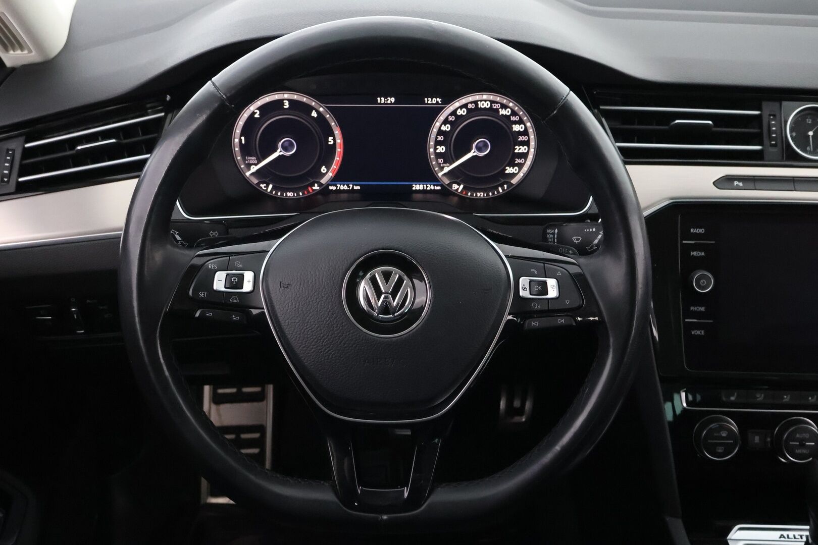 Volkswagen Passat 2017 Variant Alltrack 2,0 TDI 140 kW (190 hv) 4MOTION DSG-automaatti * Webasto / Adapt.Vakkari / Koukku / Nahkasisusta / Peruutuskamera - Matrix LED / Jakopää tehty / Juuri tullut Tampereelle! - HULLU BLACKWEEK KORKOTARJOUS 2,49%