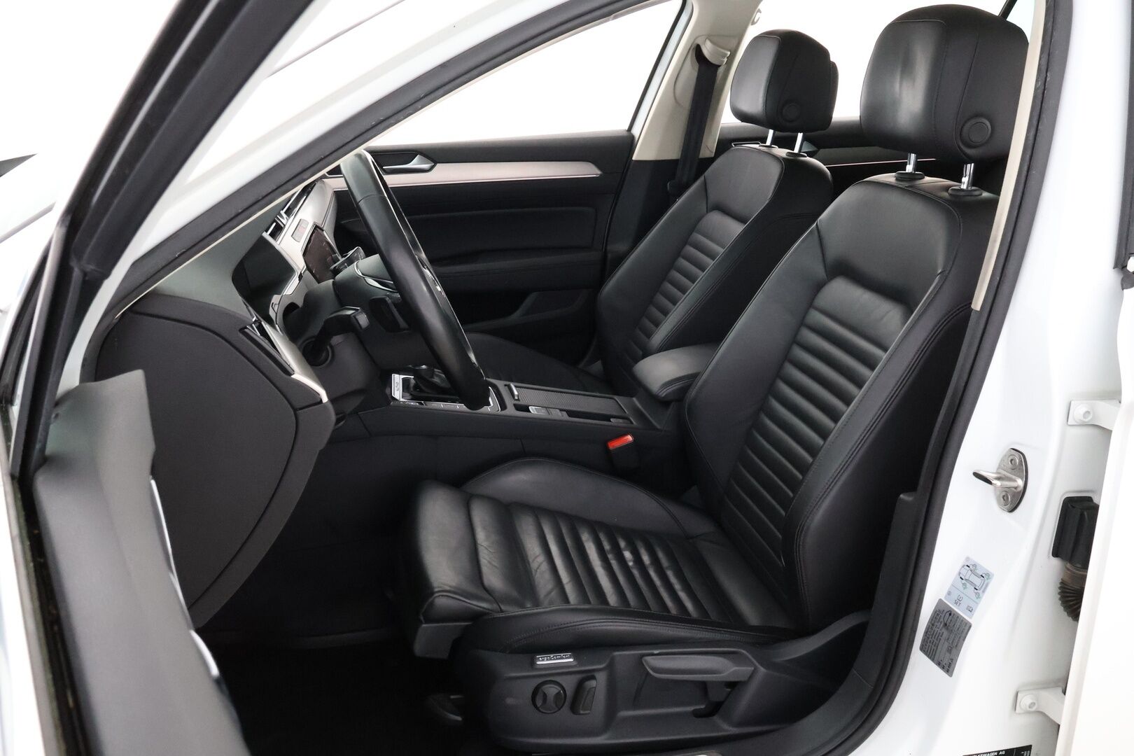 Volkswagen Passat 2017 Variant Alltrack 2,0 TDI 140 kW (190 hv) 4MOTION DSG-automaatti * Webasto / Adapt.Vakkari / Koukku / Nahkasisusta / Peruutuskamera - Matrix LED / Jakopää tehty / Juuri tullut Tampereelle! - HULLU BLACKWEEK KORKOTARJOUS 2,49%