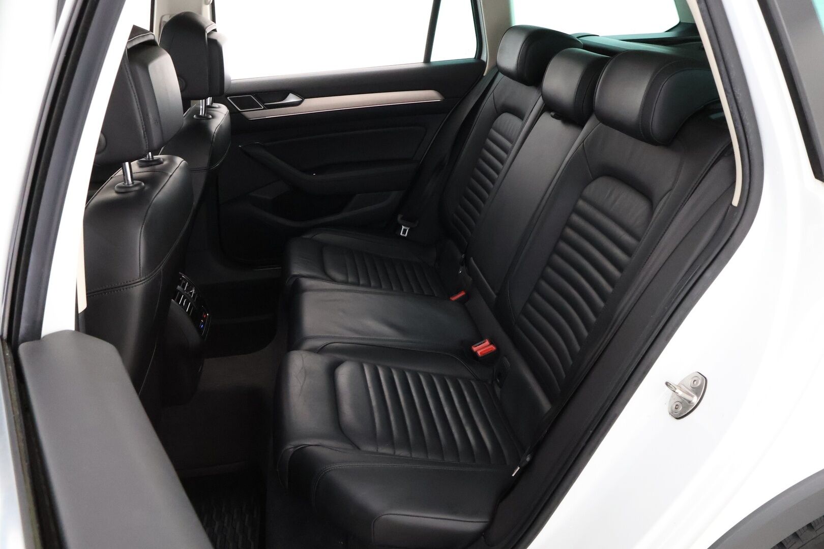 Volkswagen Passat 2017 Variant Alltrack 2,0 TDI 140 kW (190 hv) 4MOTION DSG-automaatti * Webasto / Adapt.Vakkari / Koukku / Nahkasisusta / Peruutuskamera - Matrix LED / Jakopää tehty / Juuri tullut Tampereelle! - HULLU BLACKWEEK KORKOTARJOUS 2,49%