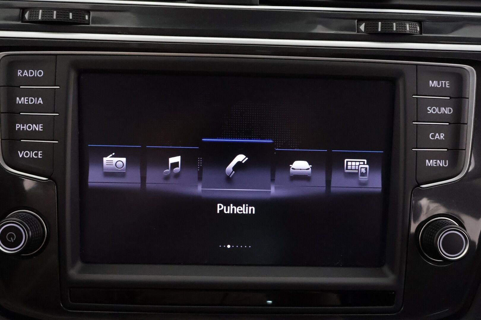 Volkswagen Tiguan 2017 Highline 2,0 TDI SCR 140 kW (190 hv) 4MOTION DSG * Webasto / Koukku / ACC / LED / P.kamera / Kaistavahti * - Kahdet renkaat aluvanteilla 