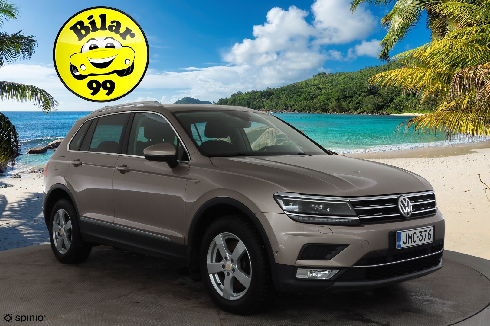 Volkswagen Tiguan 2017 Highline 2,0 TDI SCR 140 kW 4MOTION DSG * Webasto / Koukku / ACC / LED / P.kamera / Kaistavahti * - Kahdet renkaat aluvanteilla 