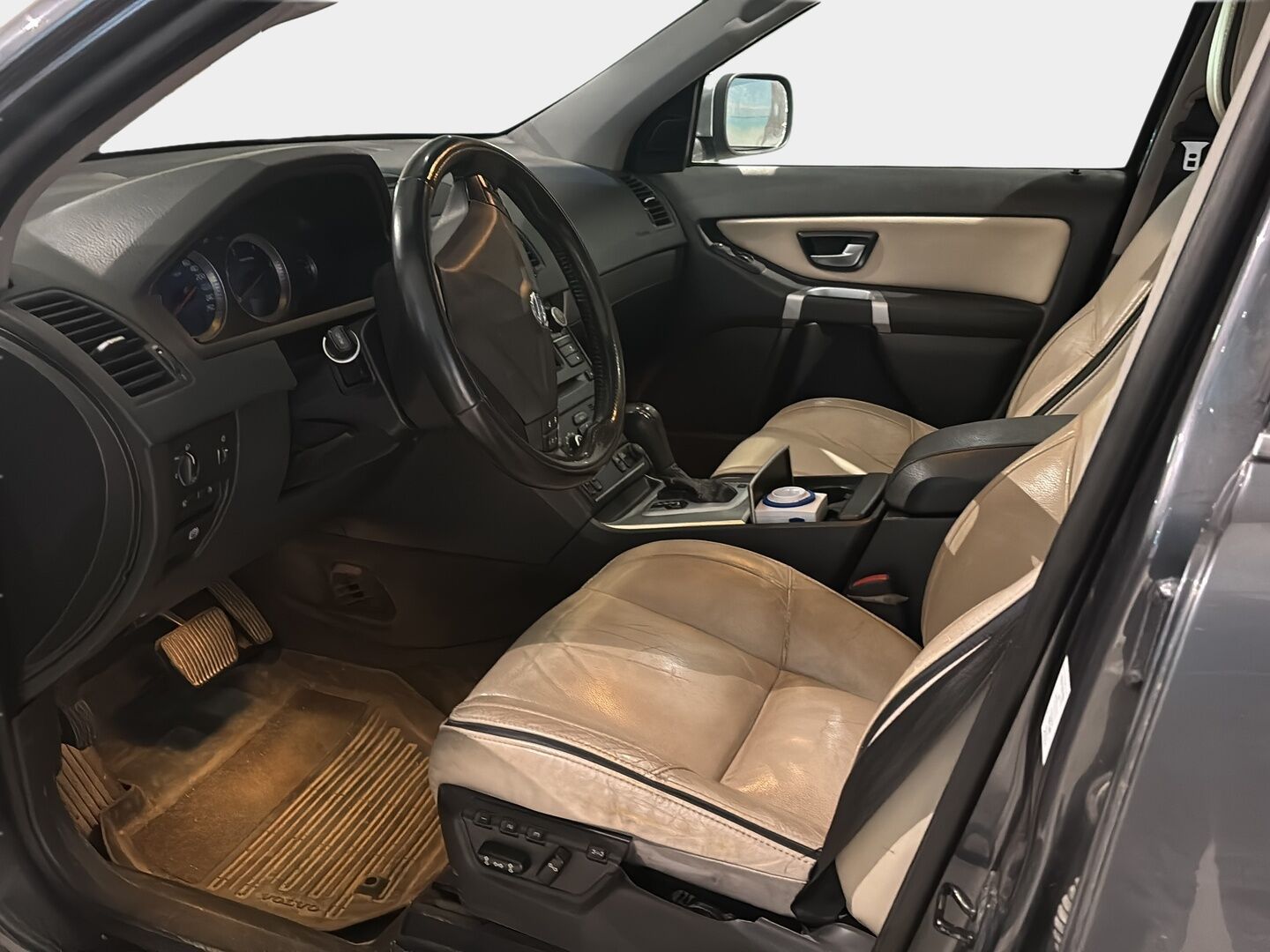 Volvo XC90 2009 D5 AWD R-Design aut - YritysOutlet - Myydään vain yrityksille - | Katsastettu 05/26 | Muisti nahat | Kattoluukku | Peruutustutka | Dynaudio | Xenon | Vetokoukku | Lohkolämmitin | 2 x renkaat ja vanteet |