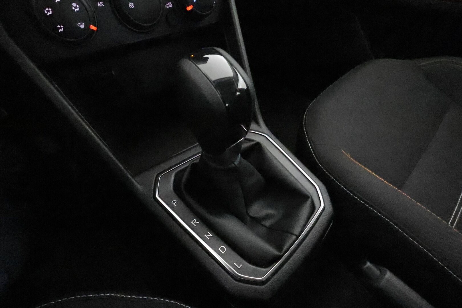 Dacia Sandero 2021 Stepway TCe 90 aut Comfort **Sisätilanlämmitin / LED / P.kamera / Navi / Kaistavahti / Katveavustin / Vakkari** - Suomi-auto / Kahdet Renkaat