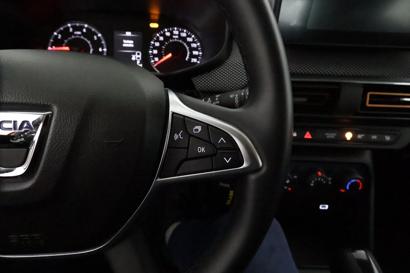 Dacia Sandero 2021 Stepway TCe 90 aut Comfort **Sisätilanlämmitin / LED / P.kamera / Navi / Kaistavahti / Katveavustin / Vakkari** - Suomi-auto / Kahdet Renkaat