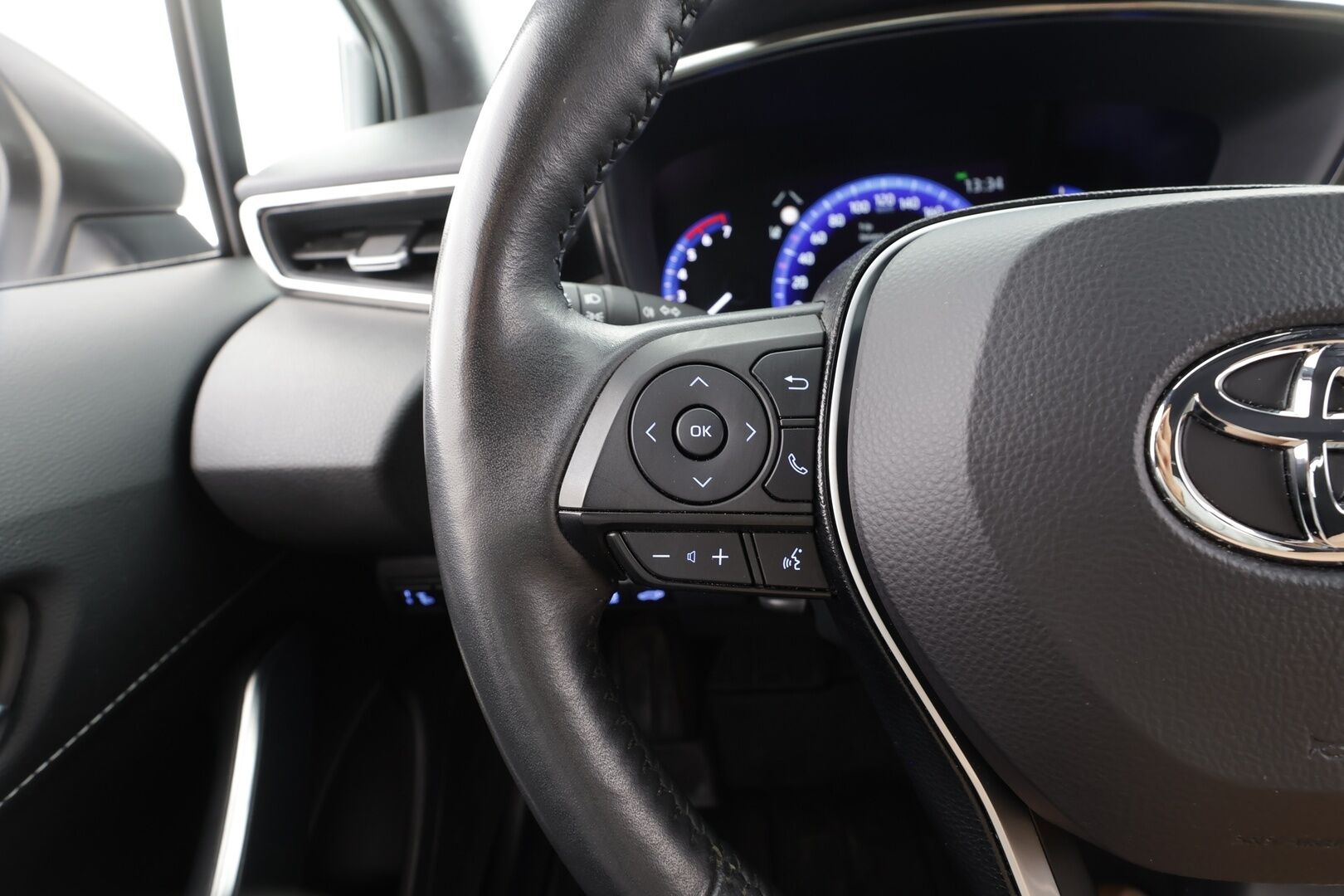 Toyota Corolla 2021 Touring Sports 1,8 Hybrid Active Edition - | ACC | LED | P.Kamera | Kaistavahti | Navi | Keyless | Apple&Android | Kahdet renkaat | Suomi-auto |