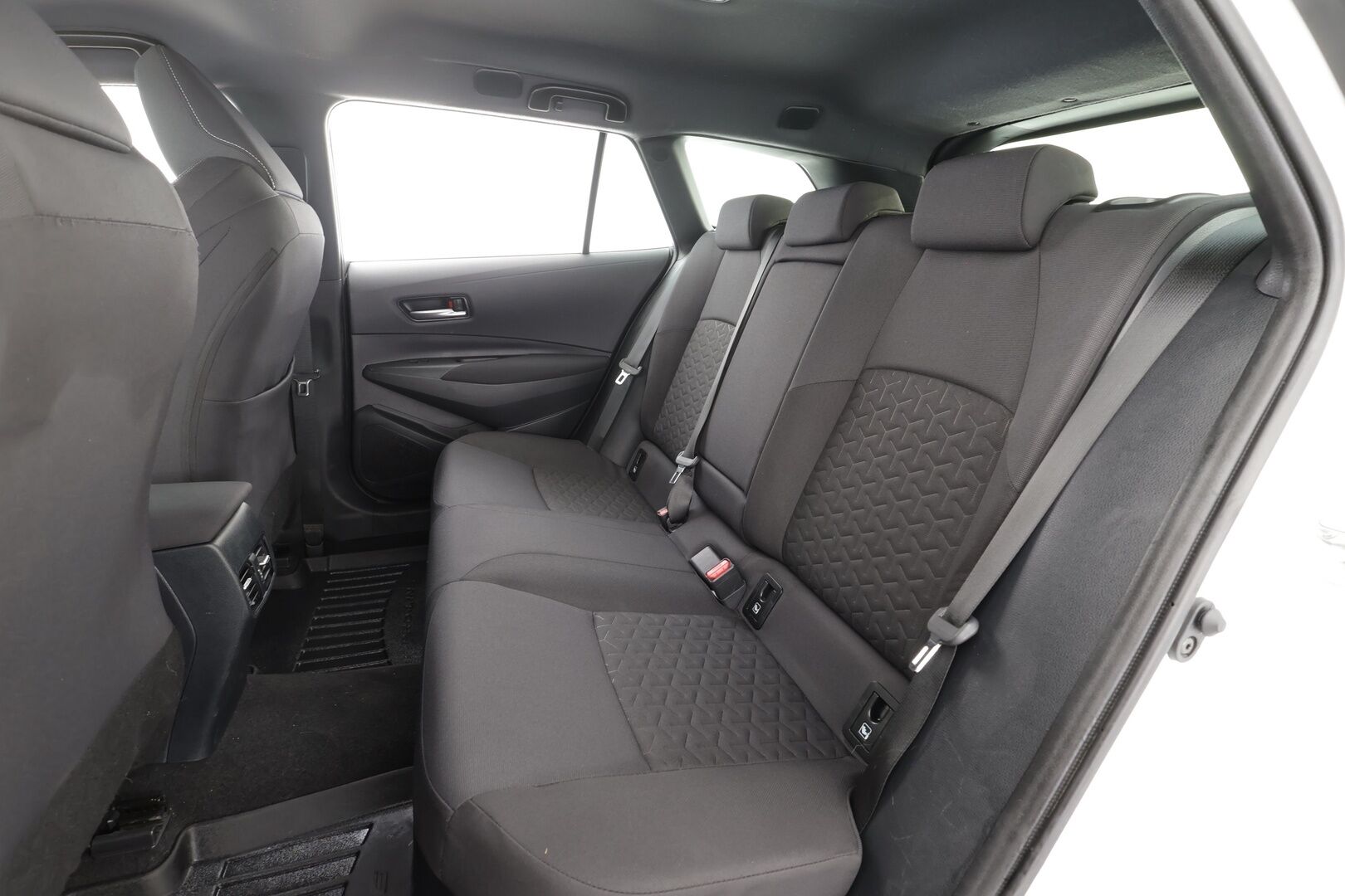 Toyota Corolla 2021 Touring Sports 1,8 Hybrid Active Edition - | ACC | LED | P.Kamera | Kaistavahti | Navi | Keyless | Apple&Android | Kahdet renkaat | Suomi-auto |