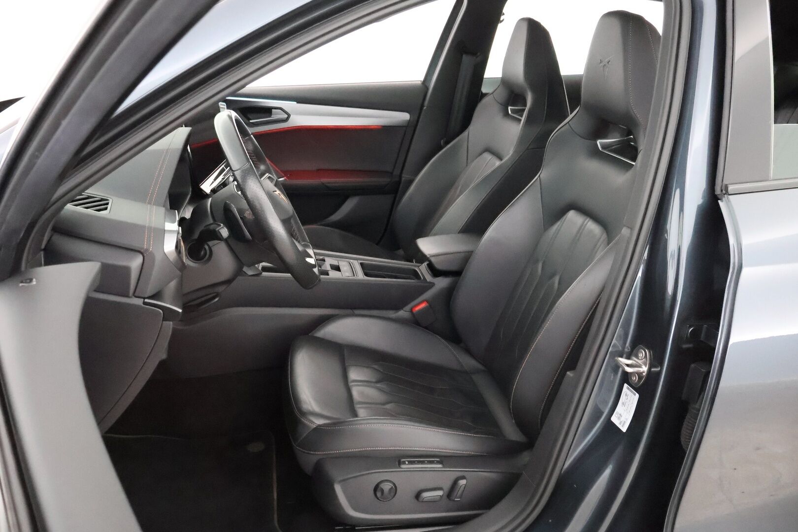 Cupra Formentor 2021 VZ 1.4 PHEV 180 kW e-HYBRID DSG - Suomiauto / Adapt.Vakkari / P.Kamera / Vetokoukku / Ratinlämmitin / Muistipenkki / Keyless / Juuri saapunut Tampereelle!