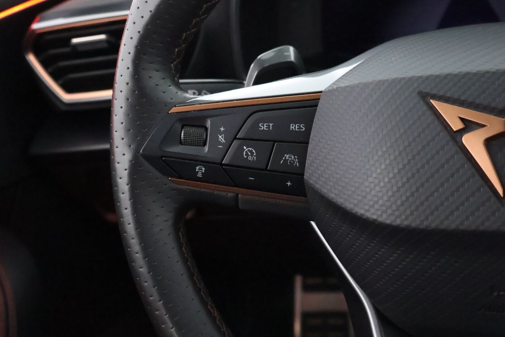 Cupra Formentor 2021 VZ 1.4 PHEV 180 kW e-HYBRID DSG - Suomiauto / Adapt.Vakkari / P.Kamera / Vetokoukku / Ratinlämmitin / Muistipenkki / Keyless / Juuri saapunut Tampereelle!