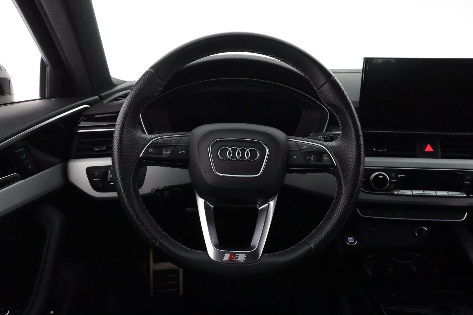 Audi A4 2021 Avant Business Advanced 40 TFSI 150 kW MHEV quattro S tronic ** S-Line Sisä /Adapt. vakkari / Webasto / Matrix / P.kamera / Koukku** - 1-om. Suomi-auto / Sporttipenkit / Digimittaristo