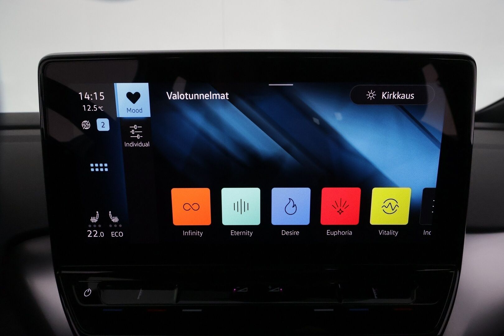 Volkswagen ID.4 2021 Pro Performance 150 kW, akku 77 kWh **Adapt.vakkari / LED / Lämpöpumppu / P.tutkat / Navi** - 1.Om Suomi-auto / Merkkihuollettu / Kahdet renkaat aluvanteilla / Tuulilasin lämmitin
