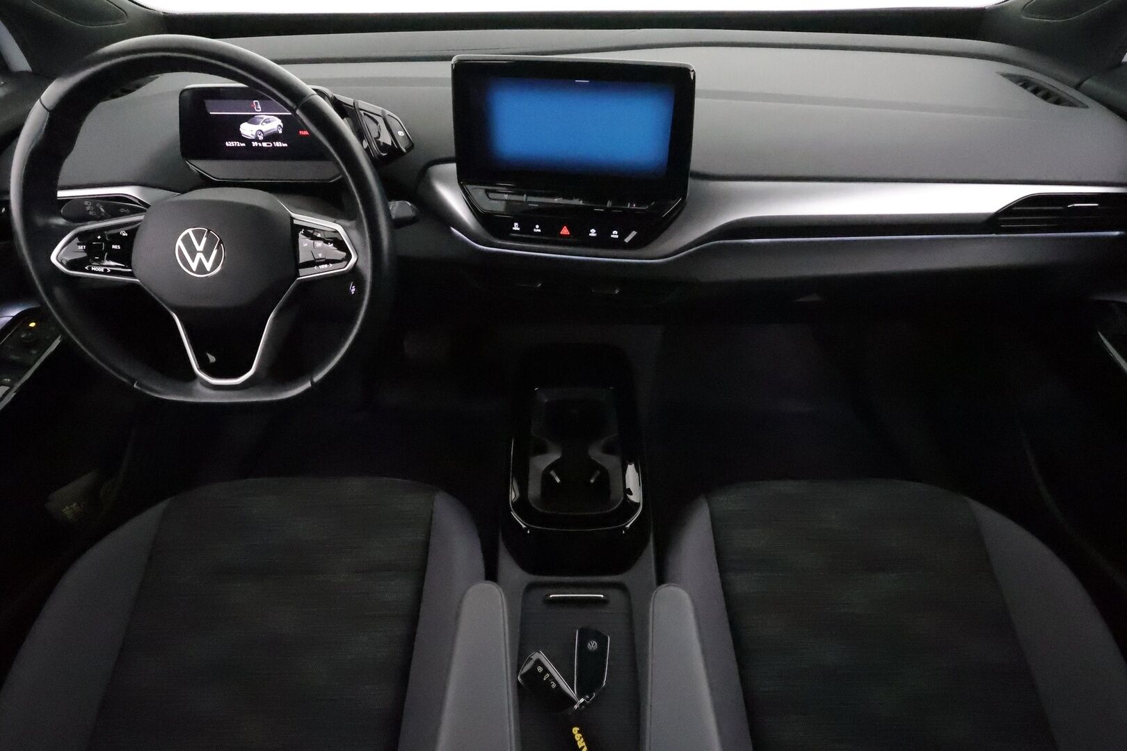 Volkswagen ID.4 2021 Pro Performance 150 kW, akku 77 kWh **Adapt.vakkari / LED / Lämpöpumppu / P.tutkat / Navi** - 1.Om Suomi-auto / Merkkihuollettu / Kahdet renkaat aluvanteilla / Tuulilasin lämmitin