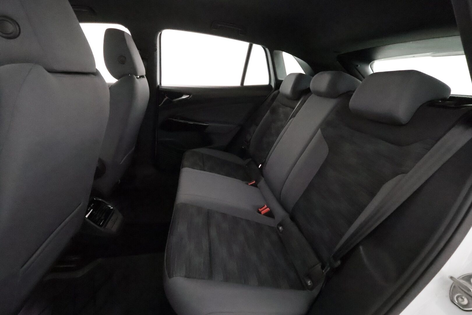 Volkswagen ID.4 2021 Pro Performance 150 kW, akku 77 kWh **Adapt.vakkari / LED / Lämpöpumppu / P.tutkat / Navi** - 1.Om Suomi-auto / Merkkihuollettu / Kahdet renkaat aluvanteilla / Tuulilasin lämmitin