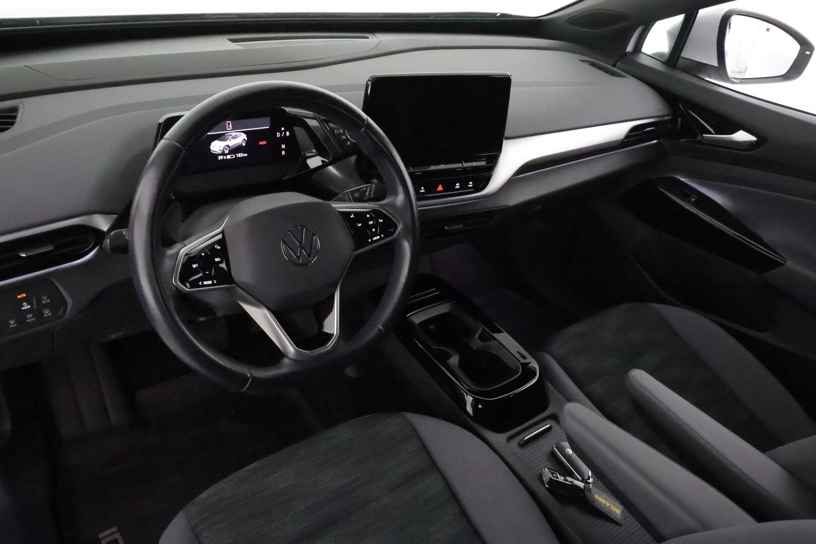 Volkswagen ID.4 2021 Pro Performance 150 kW, akku 77 kWh **Adapt.vakkari / LED / Lämpöpumppu / P.tutkat / Navi** - 1.Om Suomi-auto / Merkkihuollettu / Kahdet renkaat aluvanteilla / Tuulilasin lämmitin
